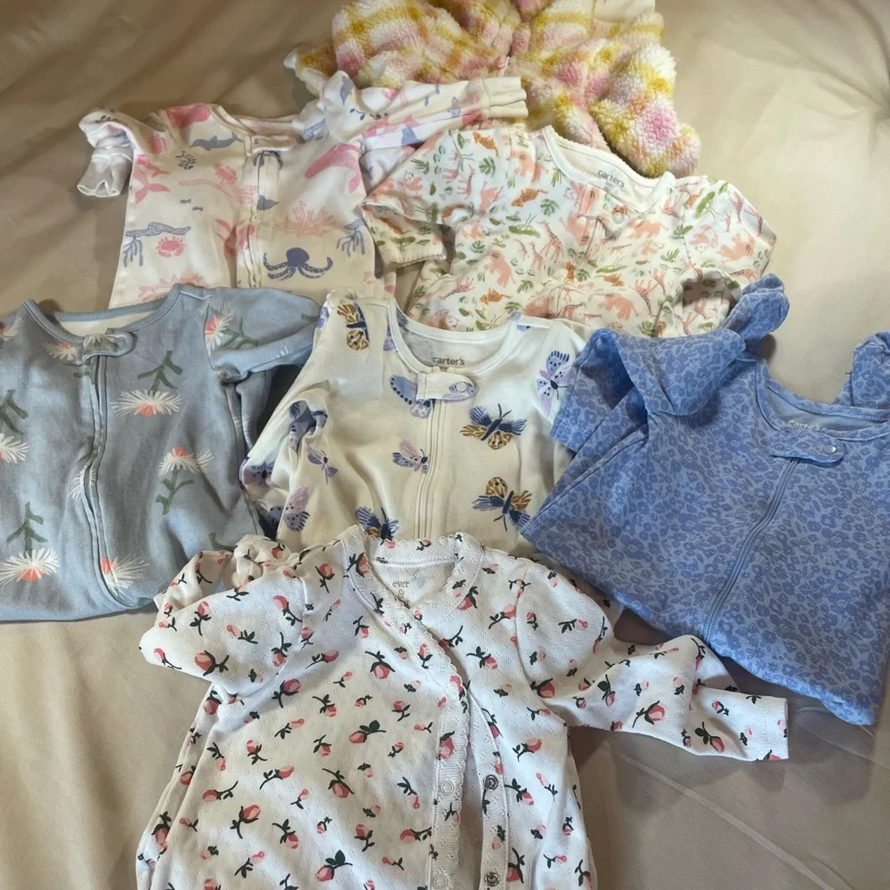Assorted Baby Girl Onesies Bundle, mostly Carter’s, all NWOT or‎ EUC, Size 6M